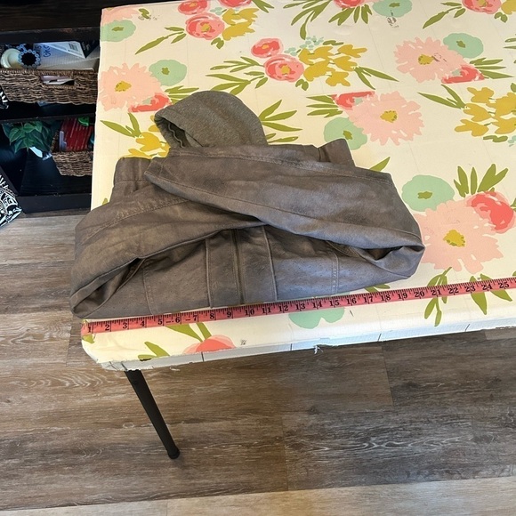 MISS LONDON FAUX LEATHER HOODIE
- WOMEN'S SIZE MEDIUM - Picture 8 of 11